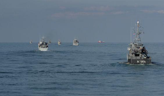 Standing NATO Mine Countermeasures Group 1 vessels at sea.